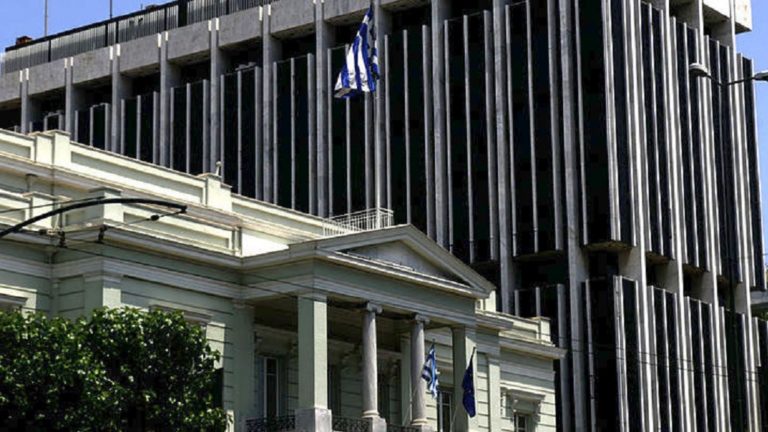 Συνάντηση Νίκου Κοτζιά με τον Σέρβο ομόλογό του Ίβιτσα Ντάτσιτς