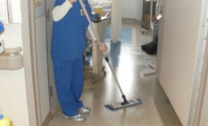 Κομοτηνή: Μια καθαρίστρια, περήφανη για τη δουλειά της
