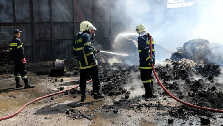 Πυρκαγιά σε μεταφορική εταιρεία στον Βοτανικό Αττικής