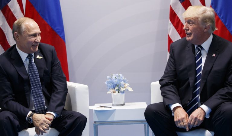Κρίση Ρωσίας-ΗΠΑ: Μας κήρυξαν εμπορικό πόλεμο λέει o Μεντβέντεφ-Στάση αναμονής από Ε.Ε.