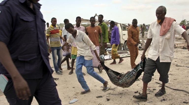 Σομαλία: Δημόσιος λιθοβολισμός μέχρι θανάτου για μοιχεία