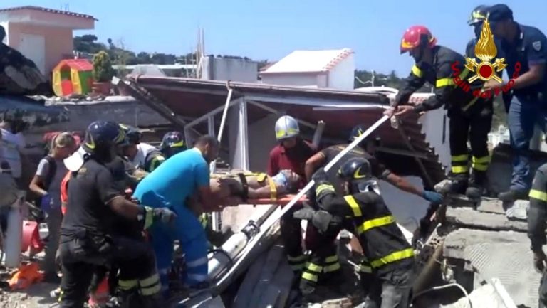 Σεισμός στην Ίσκια: Αναλαμβάνει η εισαγγελία για τα αυθαίρετα – παγίδες (video)