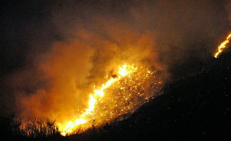 Ζάκυνθος:  Πυρκαγιών συνέχεια – Σε ύφεση τα πύρινα μέτωπα σε «Νερατζούλες» – Σκοπό