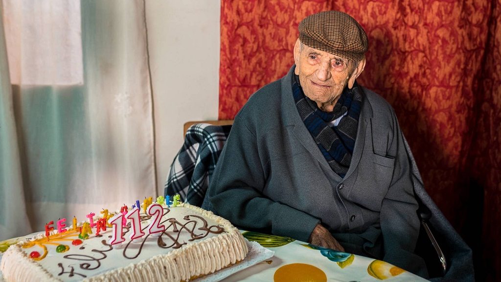 Ακάθεκτος για τα 113 χρόνια βαδίζει ο γηραιότερος άνδρας του κόσμου