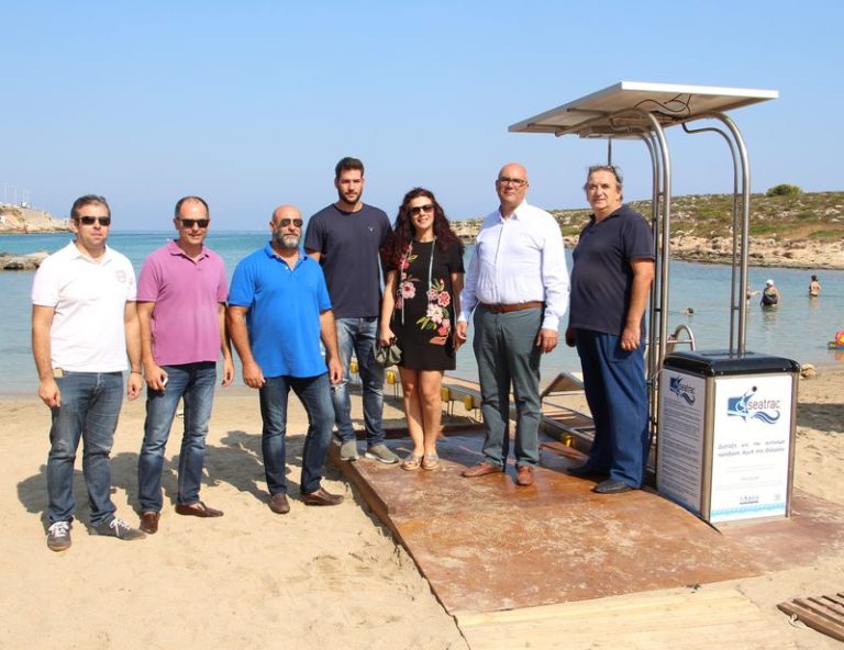 Χανιά:  Τοποθέτηση ράμπας κολύμβησης SEATRAC και στην παραλία του Αγ. Ονουφρίου (video)