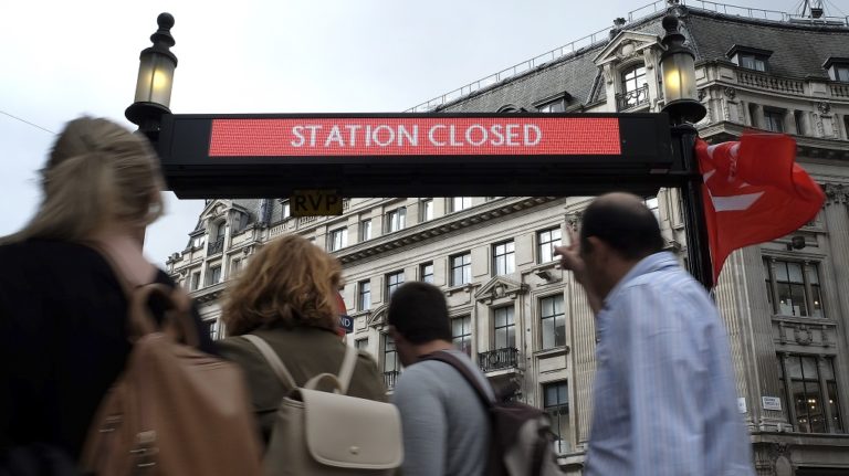 Ανοιχτός ο σταθμός στο Oxford Circus – Κατασβέστηκε η φωτιά