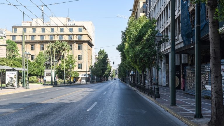 Καύσωνας μέχρι και την άλλη εβδομάδα – Αδειάζει η Αθήνα (video)