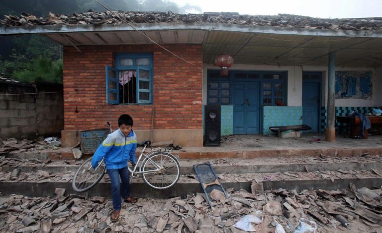 Ισχυρός σεισμός 6,5 R στην Κίνα – Φόβοι για εκατοντάδες νεκρούς