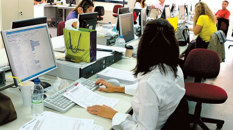 Κριτική για τη δημόσια διοίκηση από  ΠΑΣΟΚ, ΚΚΕ και Ένωση Κεντρώων