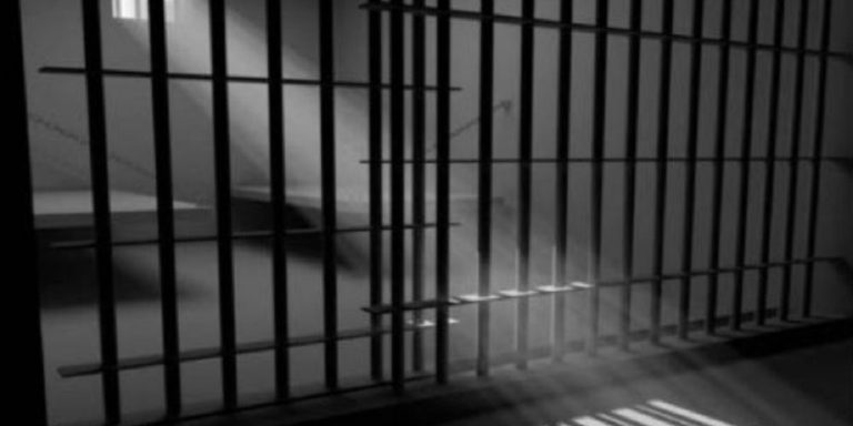 Επίθεση αλλοδαπού σε δύο υπαρχιφύλακες στις φυλακές της Λάρισας