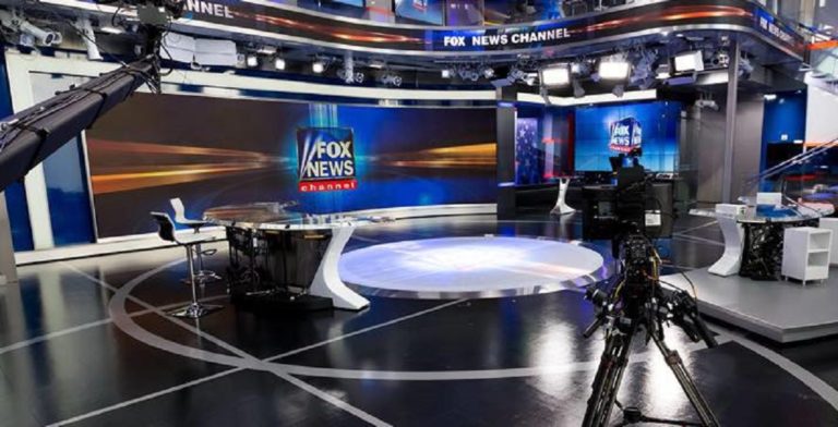 Για μετάδοση ψευδών ειδήσεων υπέρ του Τραμπ κατηγορήθηκε το Fox News