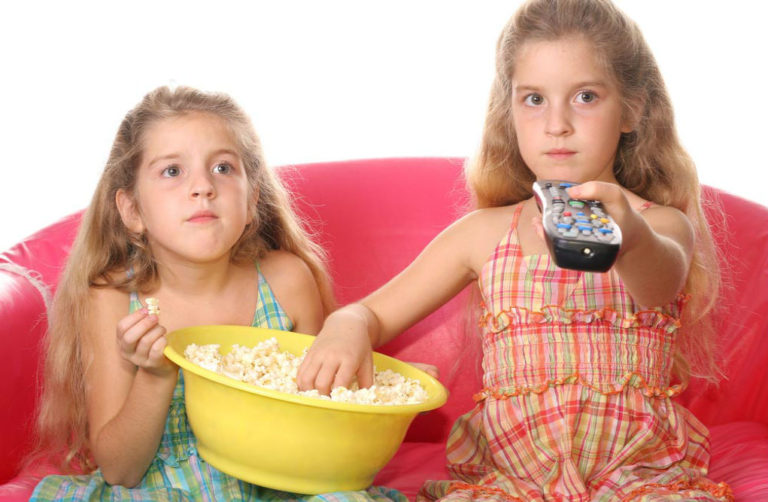 Γιατί η τηλεόραση “παχαίνει” τα παιδιά – Χρήσιμες οδηγίες για τους γονείς