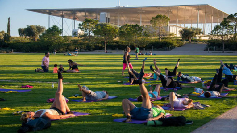 Κάντε yoga στο Πάρκο Σταύρος Νιάρχος
