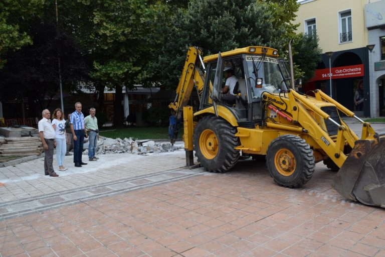 Καρδίτσα: Ξεκίνησαν οι εργασίες για το βάθρο του έφιππου ανδριάντα  του Γ. Καραϊσκάκη