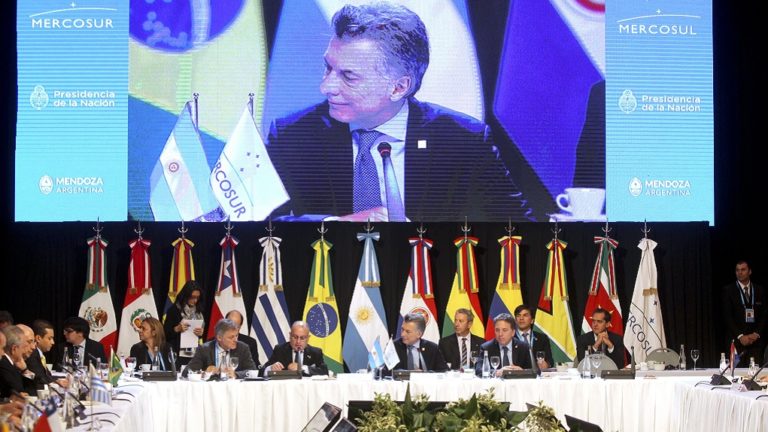 Η Mercosur αναστέλλει τη συμμετοχή της Βενεζουέλας