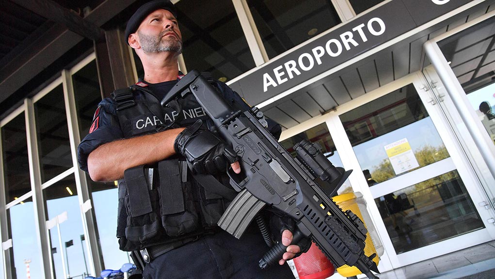 Εντείνουν τα μέτρα ασφαλείας και “ξετυλίγουν” το κουβάρι της τρομοκρατίας οι αρχές (video)