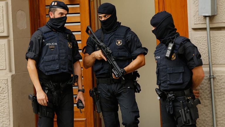 Πούλαγαν ναρκωτικά για να χρηματοδοτήσουν φυλετικό πόλεμο