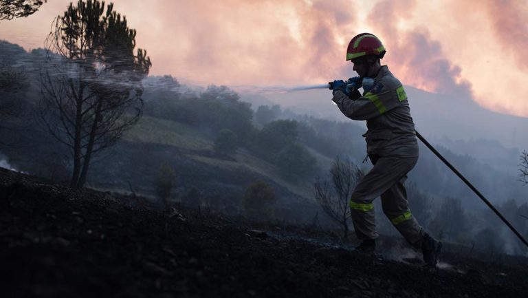 Πολιτική αντιπαράθεση με φόντο τις πυρκαγιές