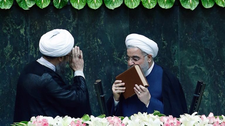 Ιράν: Ορκίστηκε ο πρόεδρος Χασάν Ροχανί