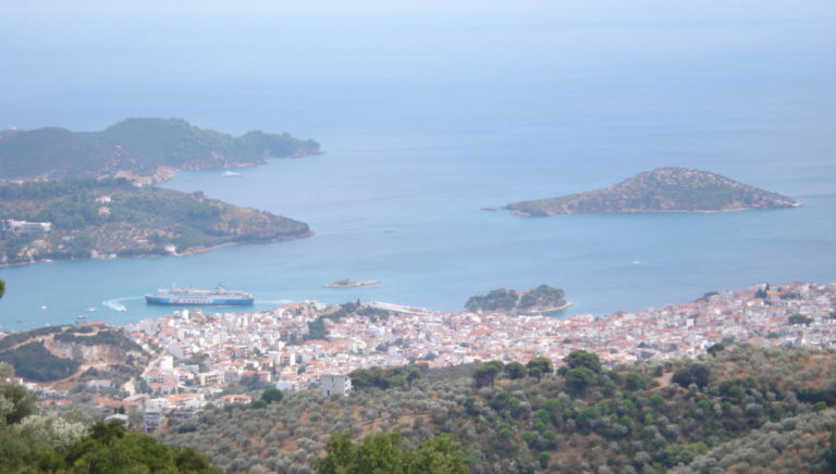 Στην καταπράσινη και κοσμοπολίτισσα Σκιάθο!