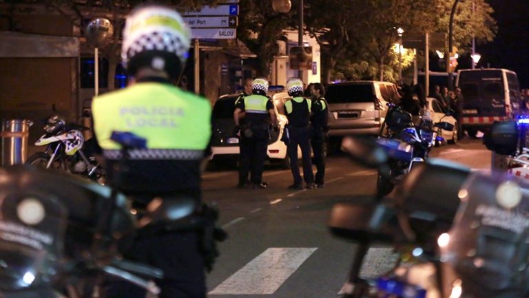 Έρευνες και συλλήψεις στην Ισπανία – Ανθρωποκυνηγητό για τον οδηγό ύποπτου λευκού βαν στη Γαλλία (video)