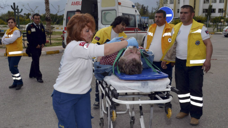 Τουλάχιστον 6 νεκροί και 36 τραυματίες από ανατροπή λεωφορείου στην Τουρκία