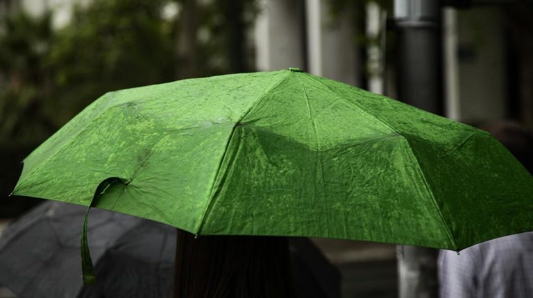 Νεροποντή απόψε στη Λάρισα-Στο σκοτάδι κέντρο και συνοικίες
