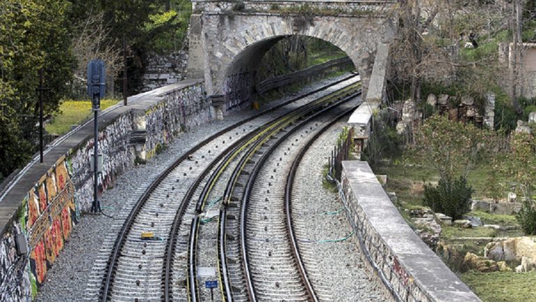Γάλλος 19 ετών έχασε τη ζωή του ενώ έκανε γκράφιτι στο Θησείο