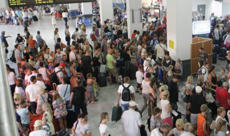 46 αλλοδαποί συνελήφθησαν με πλαστά χαρτιά στα αεροδρόμια της Κρήτης