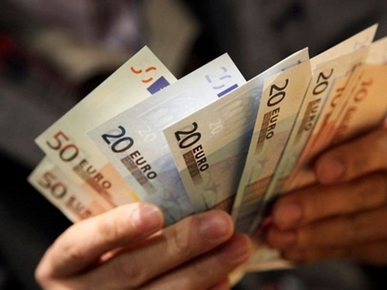Απατεώνας απέσπασε από υπερήλικη 10.000 ευρώ