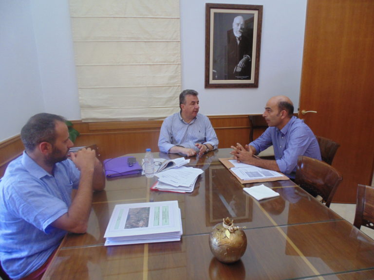 Συνάντηση για τα αναπτυξιακά έργα στο δήμο Κανδάνου-Σελίνου