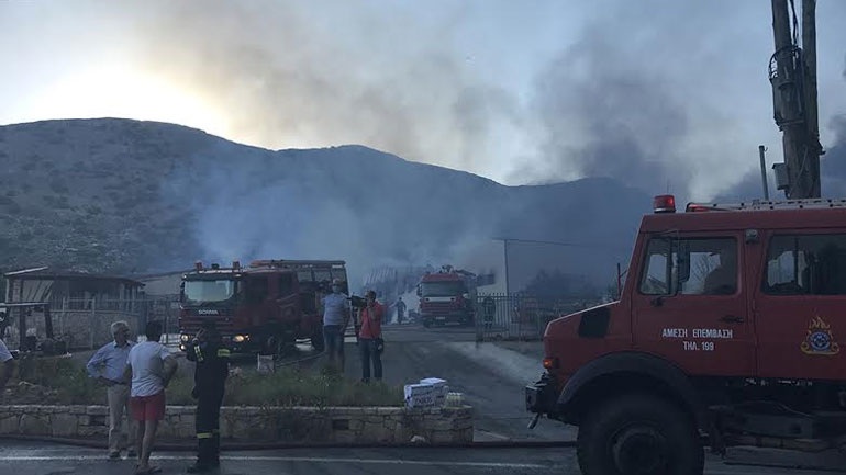 Μάχη με τις φλόγες στο στρατιωτικό αεροδρόμιο Τυμπακίου