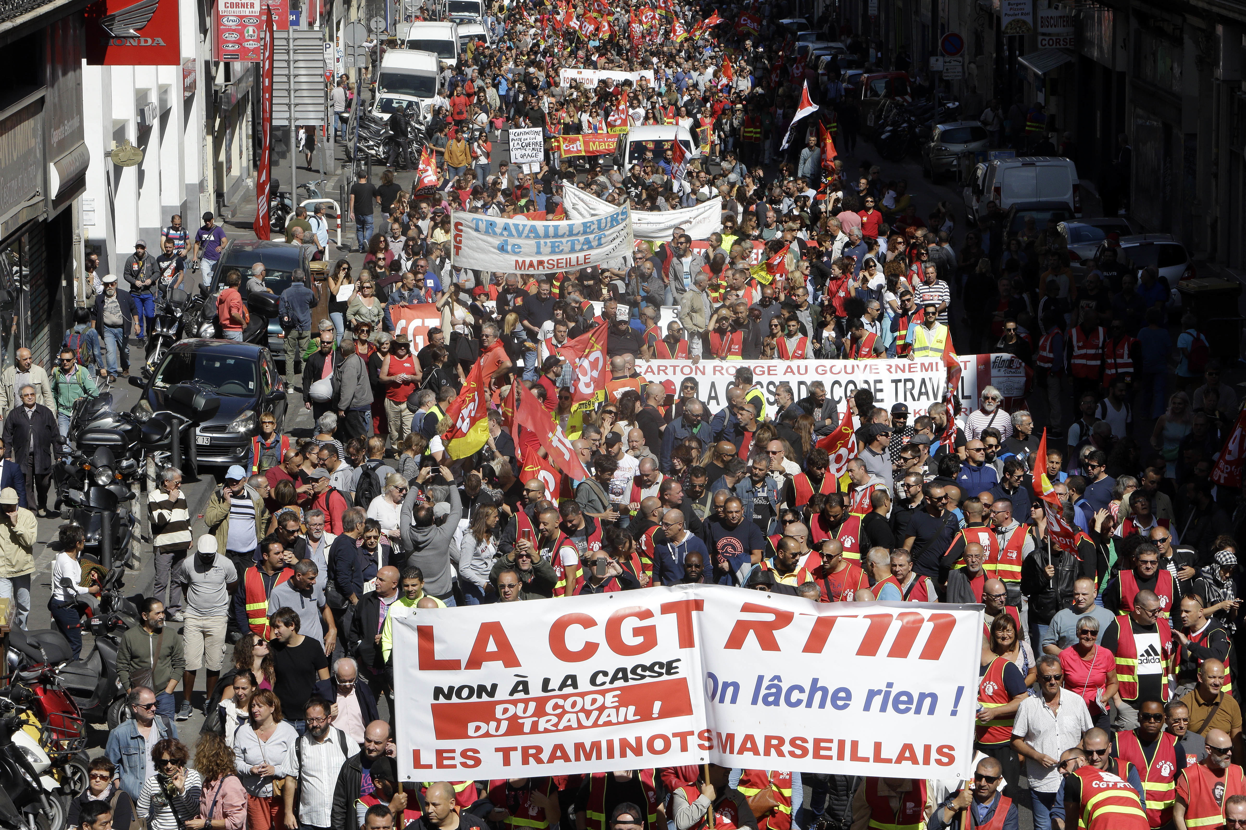 Γαλλία: Διαδηλώσεις και επεισόδια για τα εργασιακά