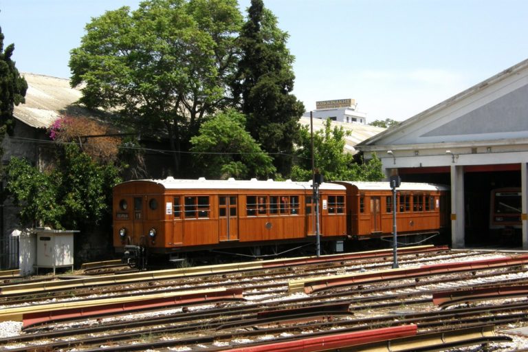 Κρίσιμες ώρες για τον 15χρονο που έπαθε ηλεκτροπληξία σε παλιό βαγόνι του ΟΣΕ