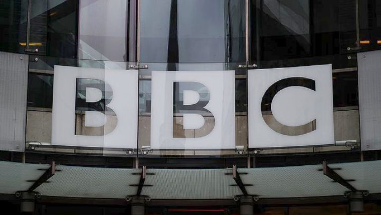 Πιθανή η επαναλειτουργία της ελλ. υπηρεσίας του BBC – Στο Λονδίνο ο Λ. Κρέτσος