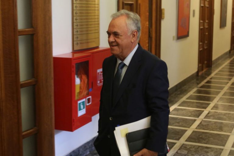 Δραγασάκης: “Η έξοδος από το Πρόγραμμα, προϋπόθεση για να σχεδιάσουμε το μέλλον μας” (audio)