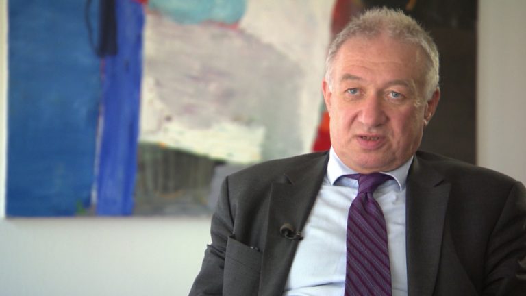 Γκ. Χορν: Συνασπισμός CDU/CSU σημαίνει σκληρή γραμμή στο ελληνικό χρέος