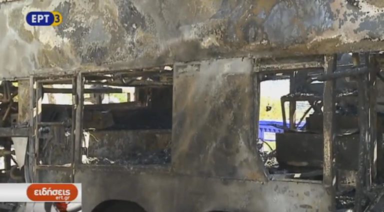 Φωτιά σε λεωφορείο που μετέφερε μαθητές (video)