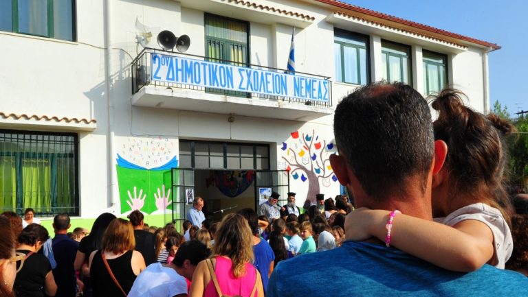 Επιστροφή στα θρανία για τους μαθητές σε όλη τη χώρα (video)