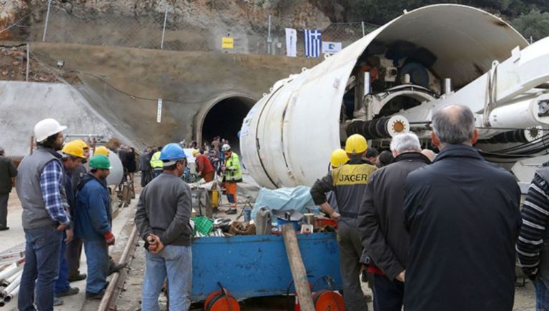 SOS από τον δήμαρχο για τον δρόμο