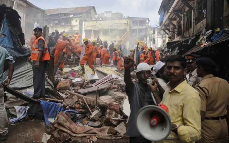 Τους 33 έφτασαν οι νεκροί από την κατάρρευση κτιρίου στην Βομβάη