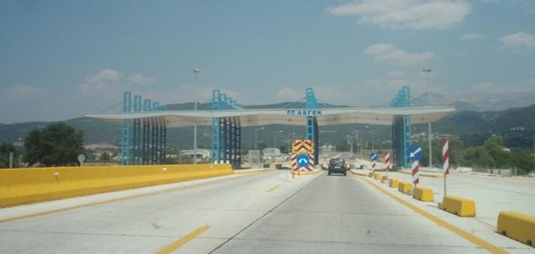 Tροχαίο ατύχημα στην Εγνατία Οδό κοντά στα διόδια Δροσοχωρίου