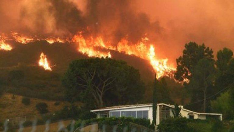 Σε κατάσταση έκτακτης ανάγκης η Καλιφόρνια (video)