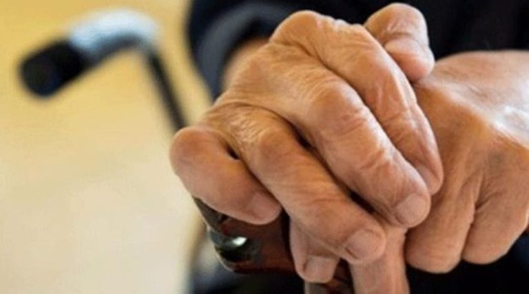 Ηράκλεια : Δύο «χρυσοχέρες» έκλεψαν 350 ευρώ από ηλικιωμένο
