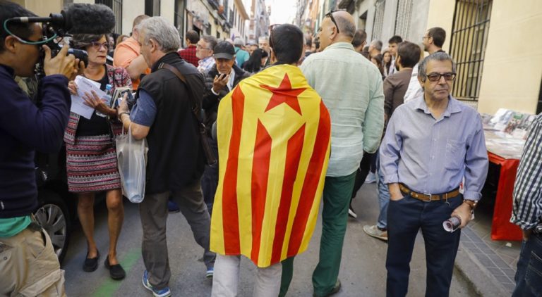 Kατασχέσεις υλικού για το δημοψήφισμα στην Καταλονία