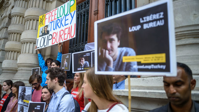 Τουρκία: Αποφυλακίστηκε ο Γάλλος δημοσιογράφος Λου Μπιρό
