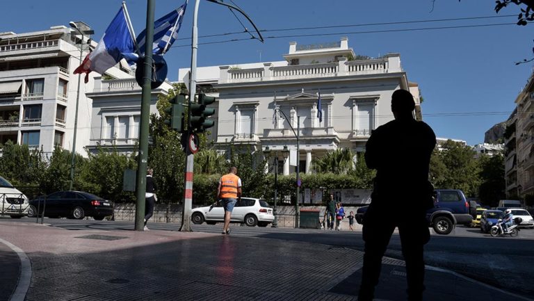 Απαγόρευση συγκεντρώσεων, εκτός από την πλευρά της Ομόνοιας, λόγω της επίσκεψης Μακρόν