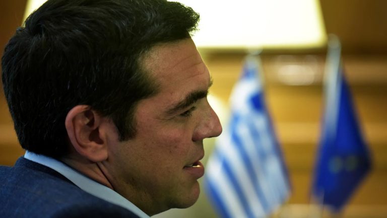 Συνάντηση Τσίπρα με τον Επίτροπο Ανθρωπιστικής Βοήθειας και Διαχείρισης Κρίσεων