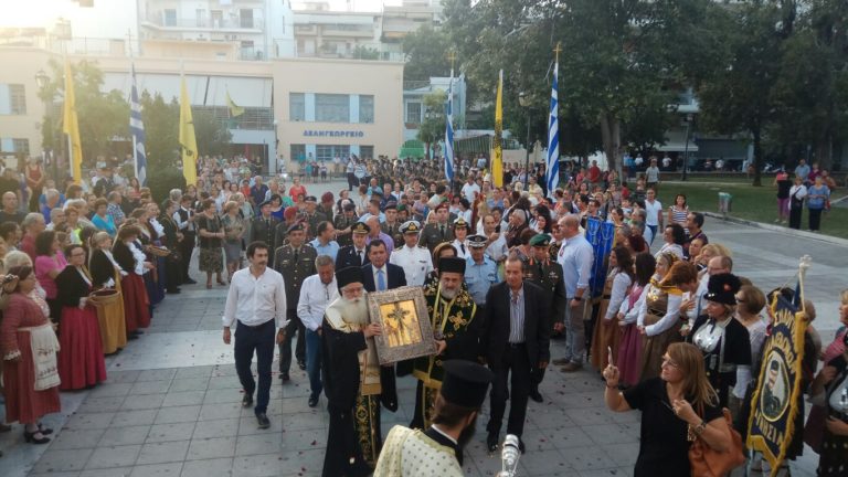 Βόλος: Θερμή υποδοχή τεμαχίου του Σταυρού από τα Ιεροσόλυμα