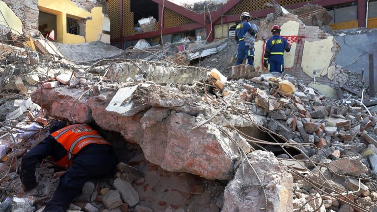 Ανεβαίνει ο αριθμός των νεκρών του ισχυρού σεισμού στο Μεξικό